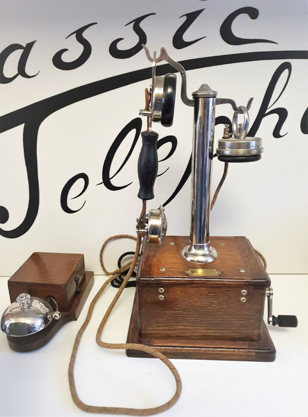 Französisches Holztelefon