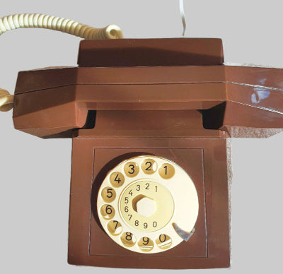 Braunes italienisches Telefon